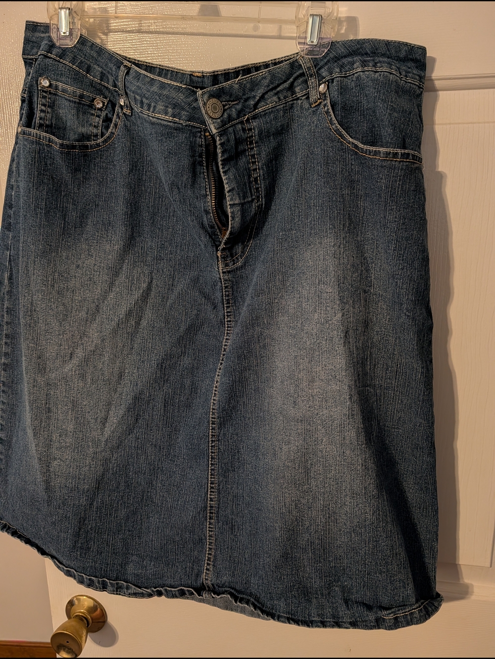 Roz & Ali Embroidered Pocket Denim Skirt – Size 16